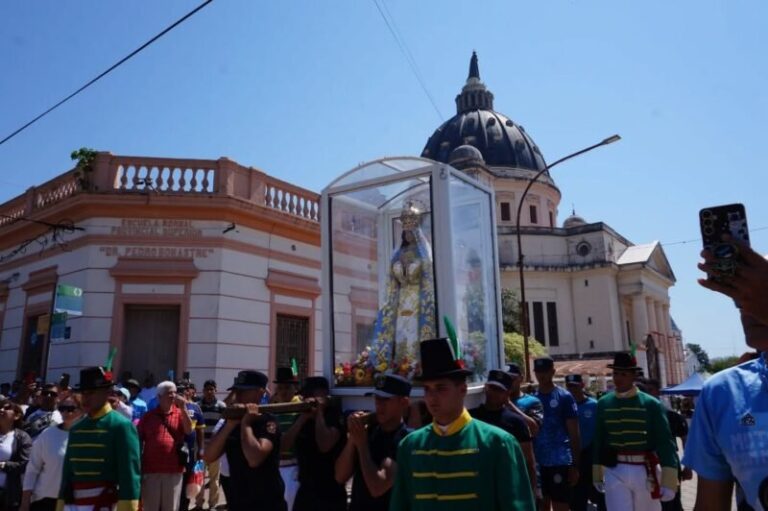 Peregrinos de la Policía de Corrientes en la Basílica de Itatí