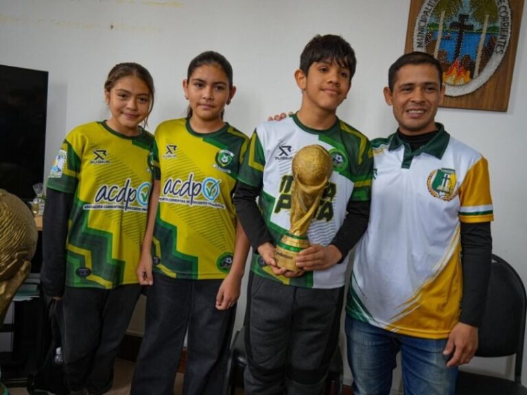 Partido de fútbol infantil en el estadio Quincho D’Andrea de Lipton