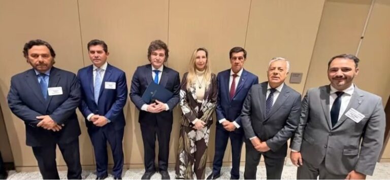 Gobernador Juan Pablo Valdés en evento institucional