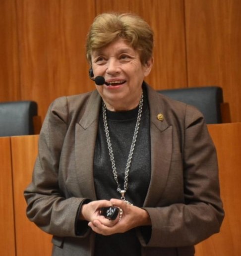 Aída Kemelmajer de Carlucci durante su exposición en Corrientes