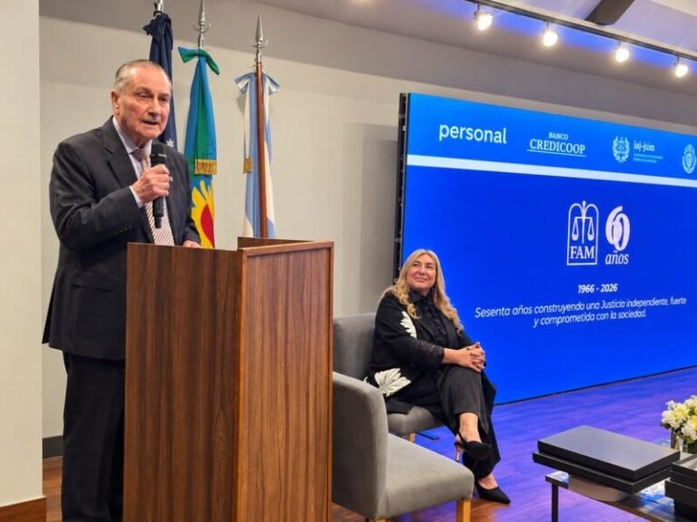 Alberto Mario Modi durante el homenaje por el 60º aniversario de la FAM