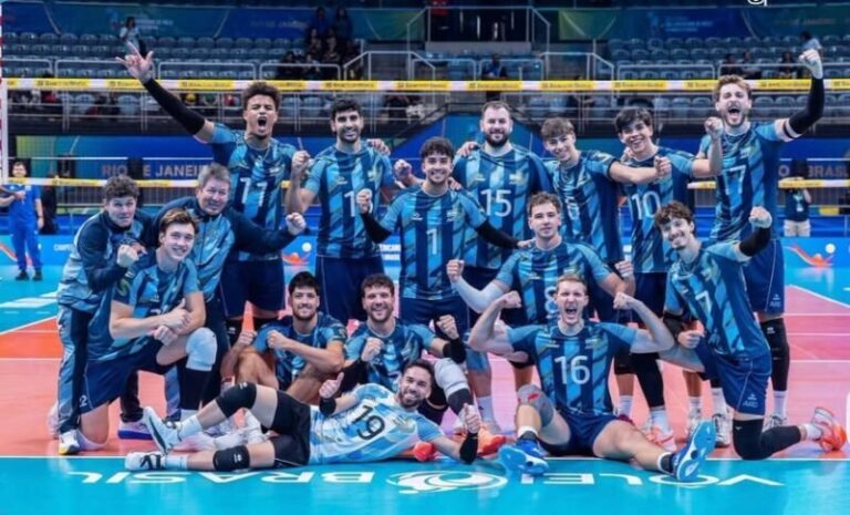 Selección argentina de vóley celebrando la clasificación al Mundial