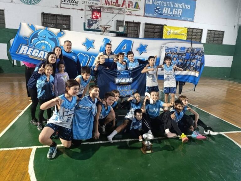 Jugadores de básquet de categorías formativas en Corrientes durante la temporada 2026