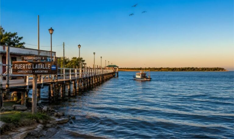 Vista del río Paraná en la zona del Puerto de Lavalle, Corrientes