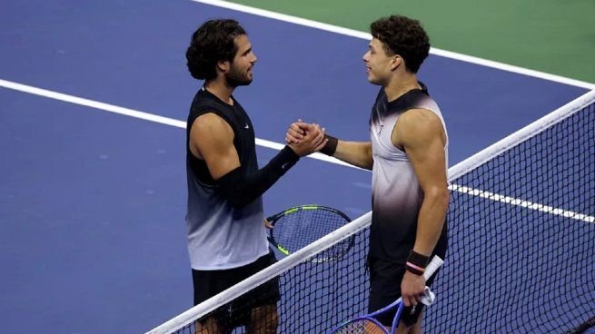 Ben Shelton celebrando su victoria sobre Carlos Alcaraz en el US Open