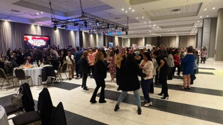 Cena-baile de cierre del Sexto Encuentro del Taragüí del Mercosur en el Centro de Convenciones de Corrientes