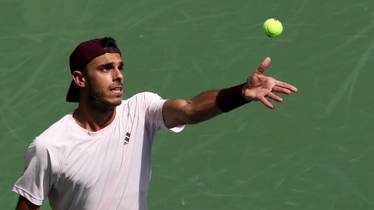 Francisco Cerúndolo durante un partido de tenis