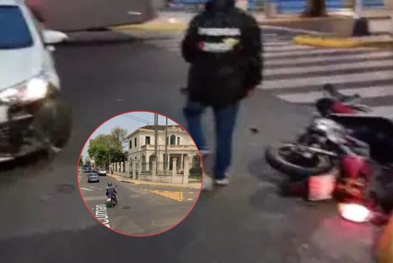 Motocicleta y automóvil involucrados en choque en la Costanera de Corrientes