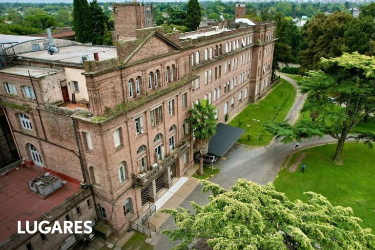 Fachada del antiguo Colegio Máximo de San José en San Miguel