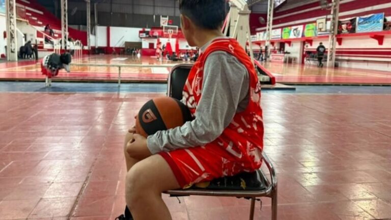 Convocatoria de adopción en Corrientes para Manu, de 12 años