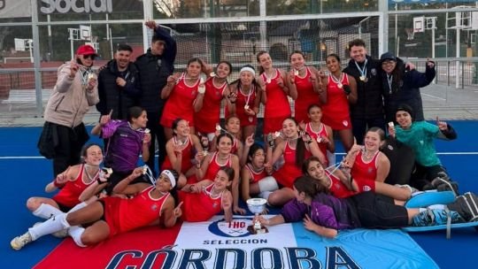 Jugadoras de hockey femenino en Córdoba durante un partido