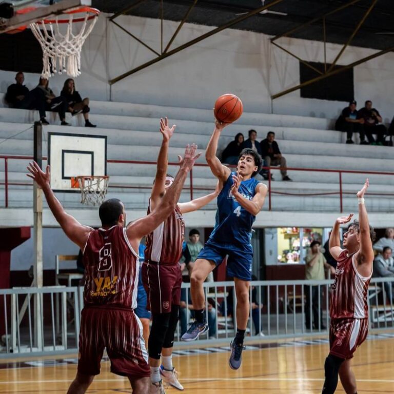 Partido de básquetbol del torneo Oficial de Primera División de Corrientes