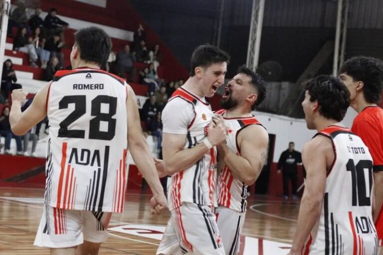 Partido de básquetbol entre Córdoba y San Lorenzo de Monte Caseros