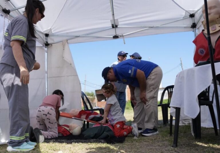 Vecinos participan del operativo Corrientes Cerca en el barrio Pirayuí
