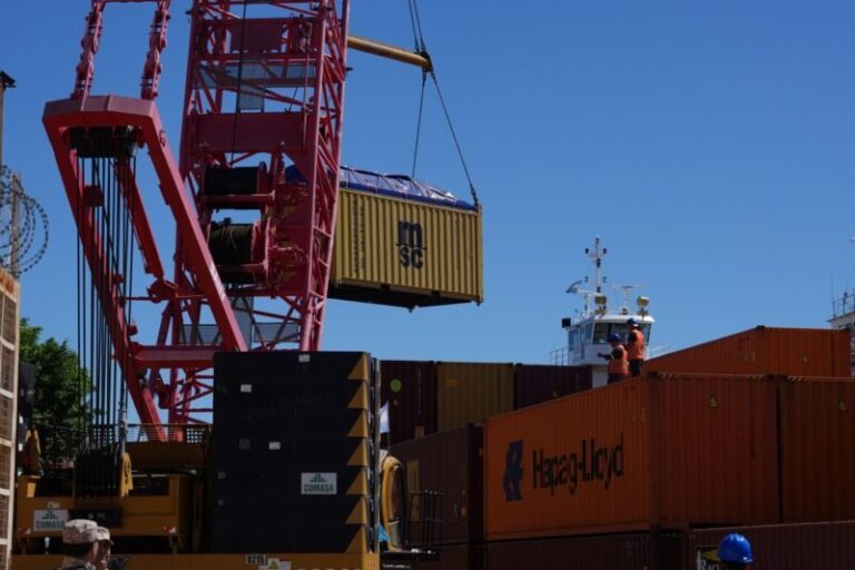 Maquinaria para planta de madera contralaminada en el Puerto de Corrientes
