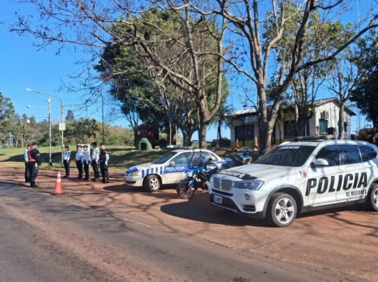 Cartel de desvío en ruta nacional con señalización