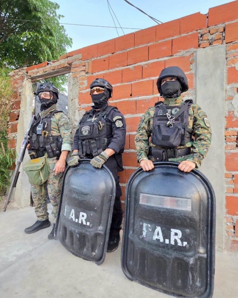 Operativo policial en barrio Arazaty de Corrientes
