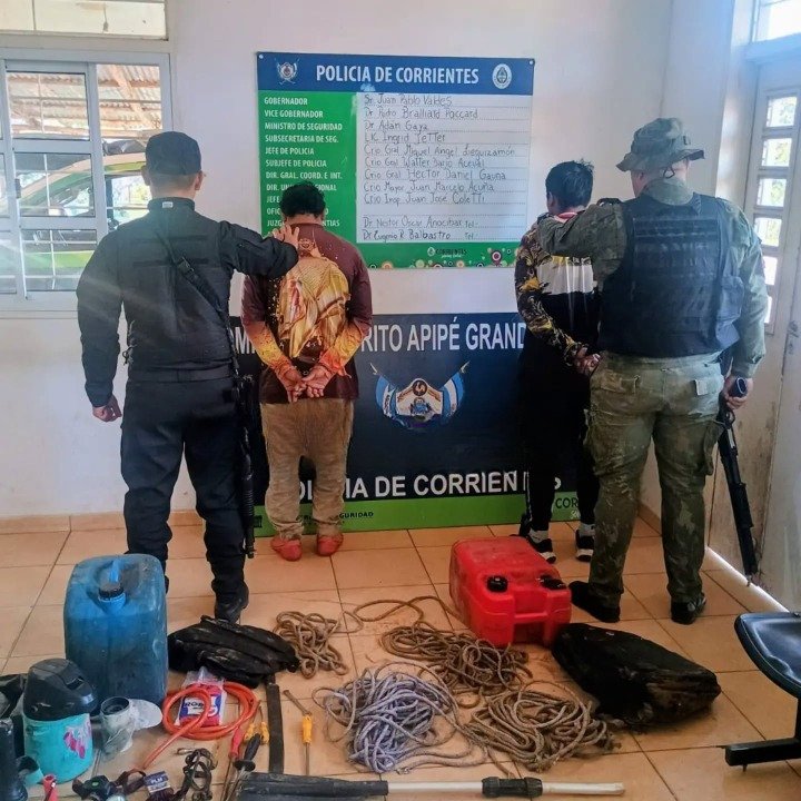Operativo policial en el río Paraná en Ituzaingó