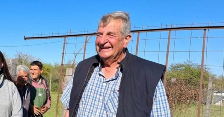 Vivienda del intendente de Mercedes, Víctor Cemborain, con el tanque de agua impactado por un disparo
