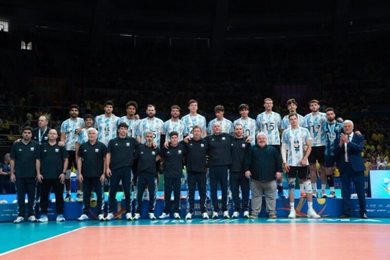 Germán Gómez, jugador correntino de voleibol, durante la final del Sudamericano