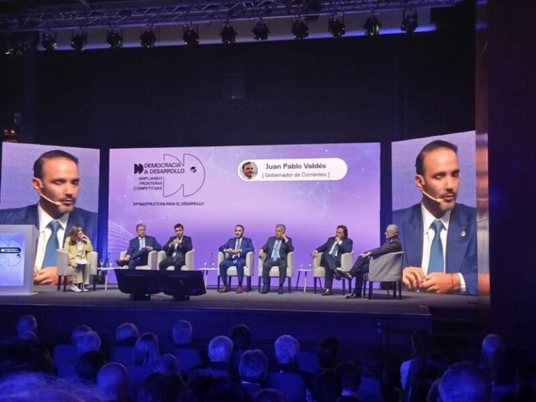 El gobernador Juan Pablo Valdés durante el panel en el Malba