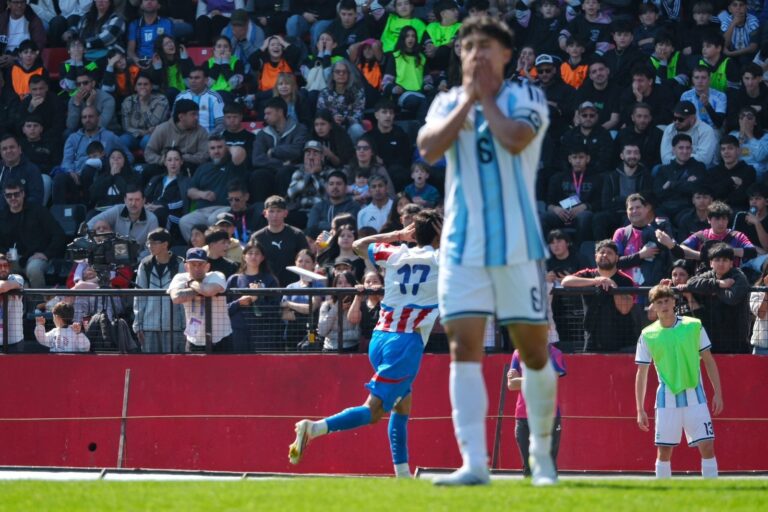 Jugadores de la selección argentina Sub 19 durante el partido ante Paraguay en los Juegos Suramericanos Santa Fe 2026
