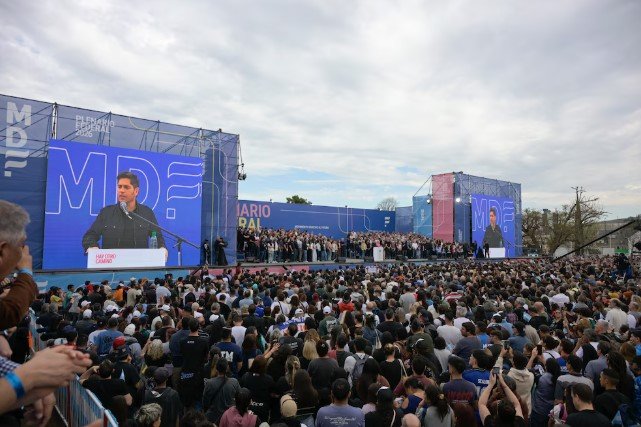 Axel Kicillof durante su discurso en el Plenario Federal del Movimiento Derecho al Futuro en Avellaneda