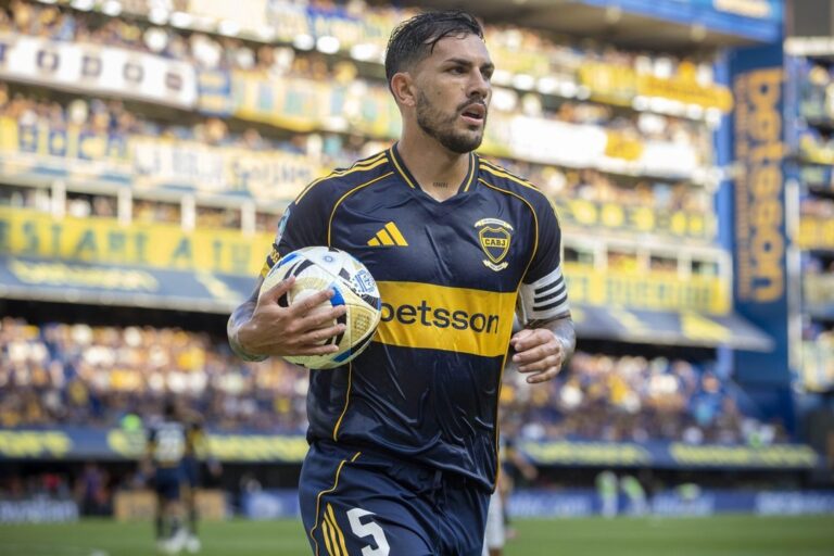 Leandro Paredes durante un partido de Boca Juniors