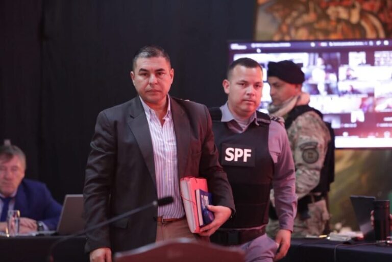 Ex comisario Walter Maciel durante su declaración ante el Tribunal Oral Federal de Corrientes