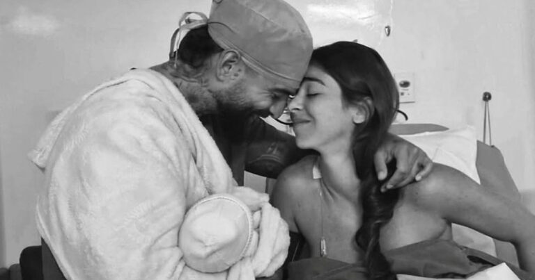Maluma y Susana Gómez con su hijo recién nacido Orión en una fotografía en blanco y negro publicada en Instagram