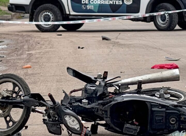 Patrullero policial en la ciudad de Corrientes