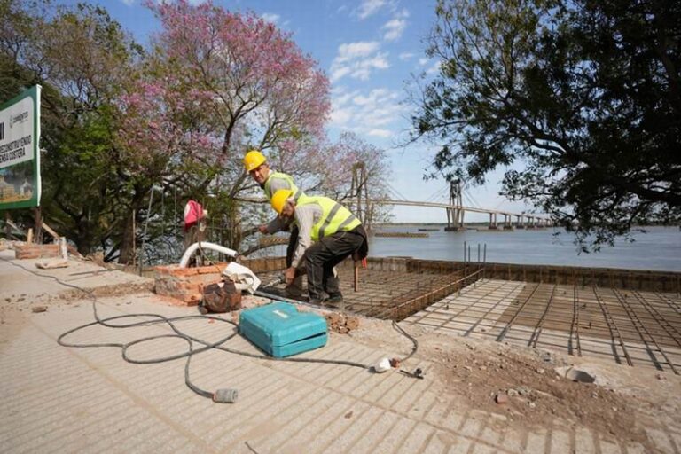 Obras de accesibilidad en la playa Islas Malvinas II de Corrientes