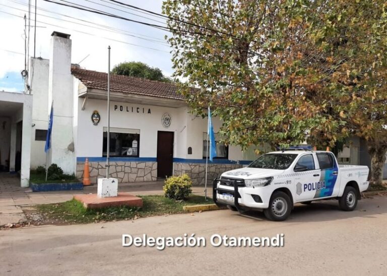Fachada de un centro de salud en Nicanor Otamendi, donde ingresó la niña de tres años sin signos vitales