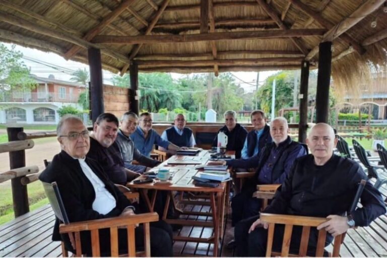 Obispos del NEA reunidos en Paso de la Patria