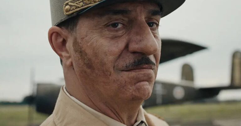 Afiche de la película De Gaulle con el actor Simon Abkarian caracterizado como Charles de Gaulle