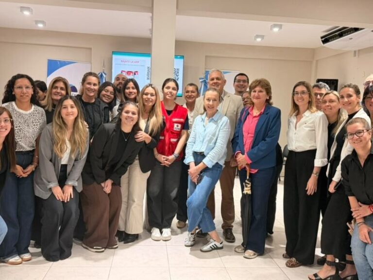 Personal de la Cámara de Diputados de Corrientes durante la capacitación en primeros auxilios y RCP
