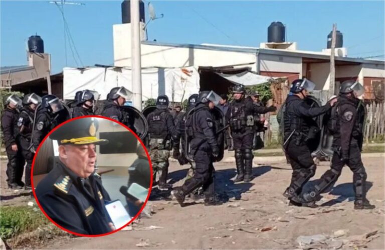 Móvil policial en el barrio Dr. Montaña de Corrientes durante el operativo de contención