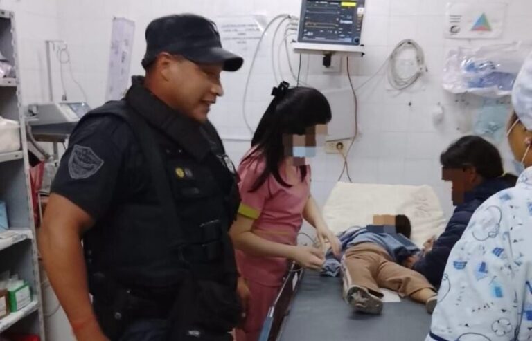Móvil policial en la ciudad de Corrientes