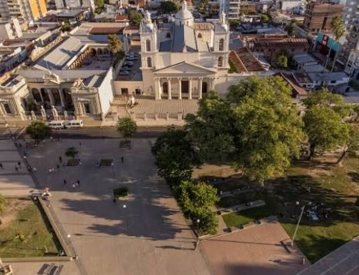 Cielo despejado sobre la ciudad de Corrientes
