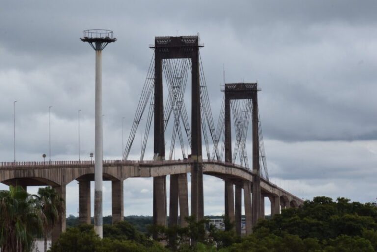 Puente General Manuel Belgrano que une Corrientes y Chaco