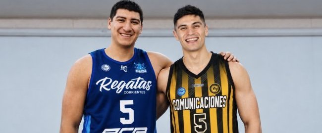 Partido de básquet entre Regatas Corrientes y Comunicaciones de Mercedes en el Estadio de Atlético Saladas