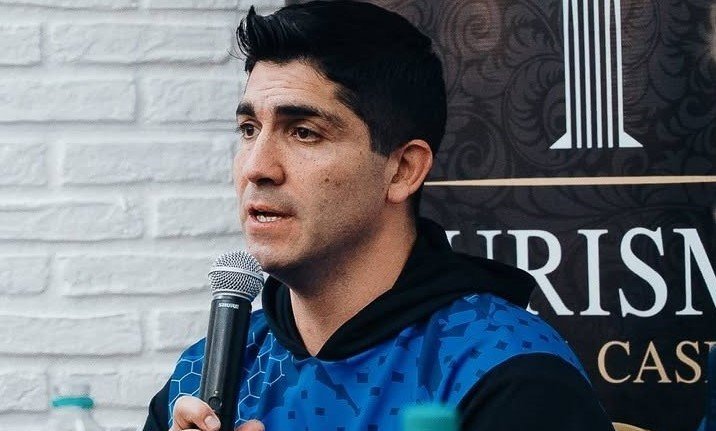 Jugadores de Regatas Corrientes en un partido de básquetbol