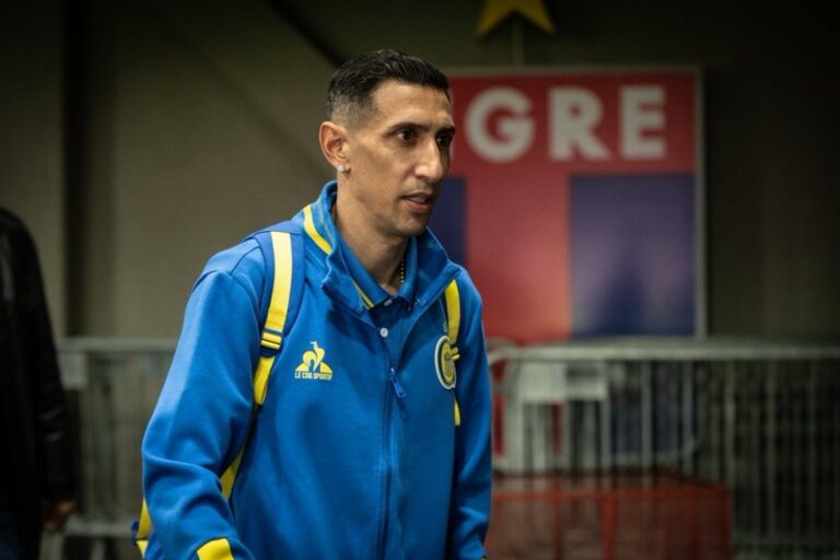 Ángel Di María ejecutando un penal para Rosario Central