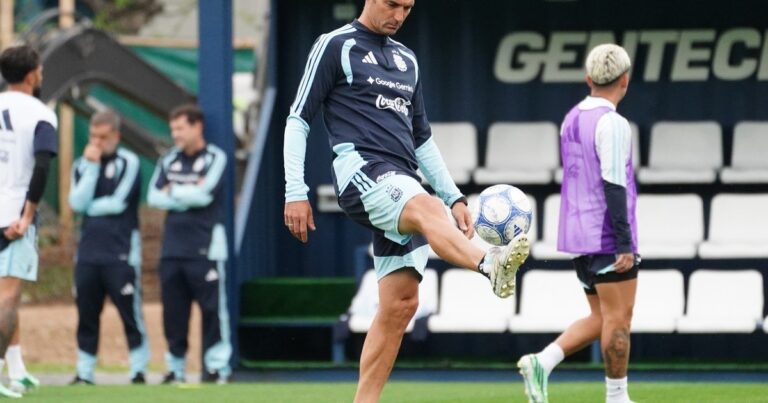Lionel Scaloni durante un entrenamiento de la Selección Argentina