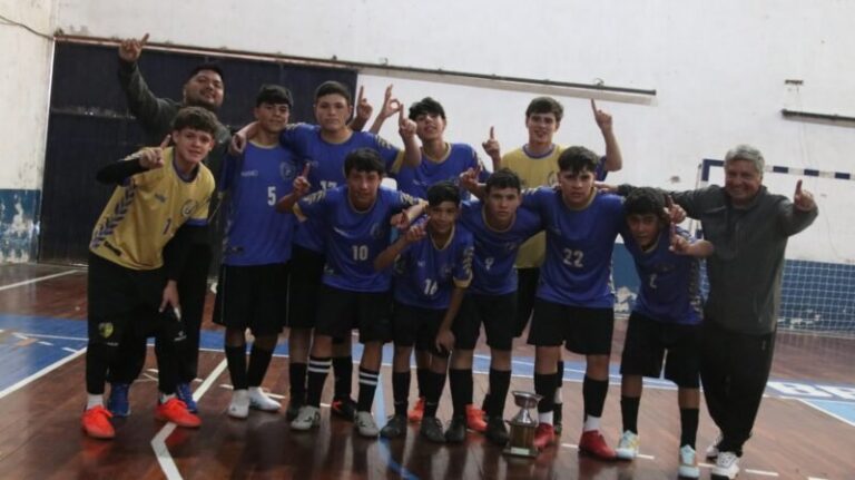 Partido de futsal en los Juegos Correntinos 2026