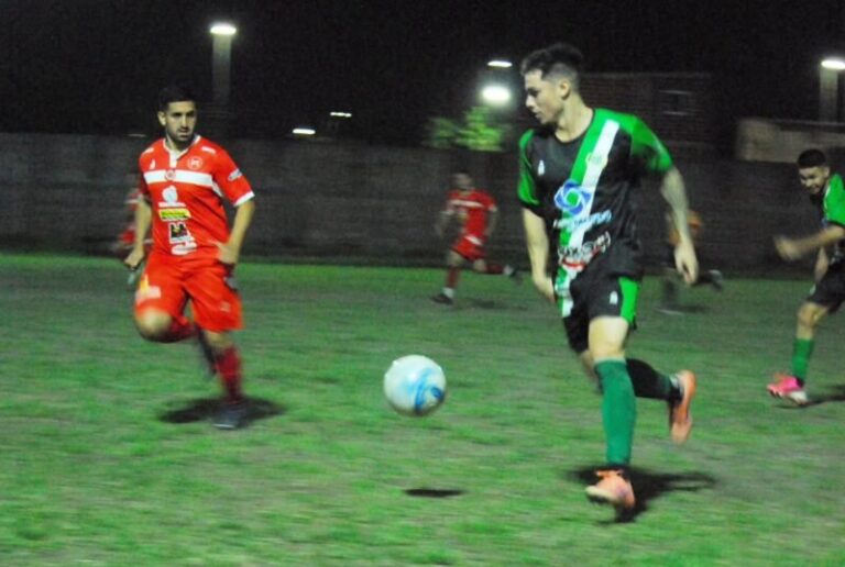 Estadio de fútbol de Sportivo Corrientes durante un partido del Torneo Oficial de Primera A