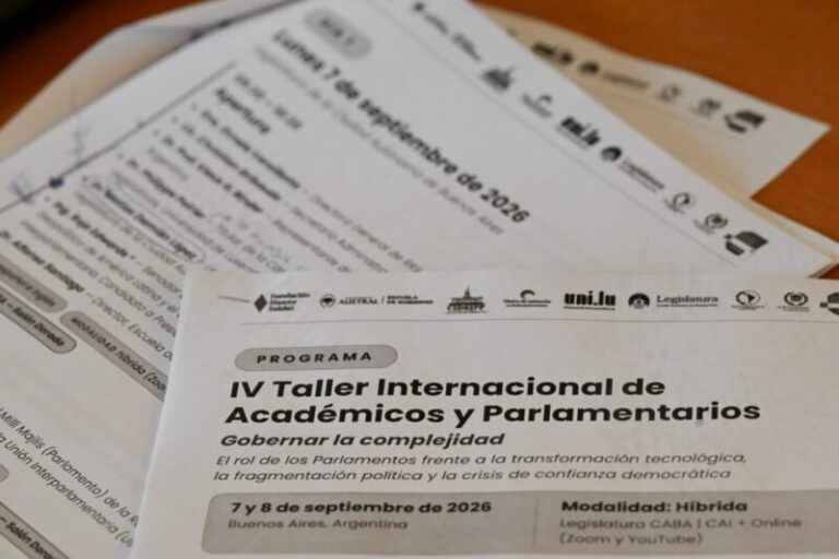 Eduardo Tassano disertando en el taller internacional