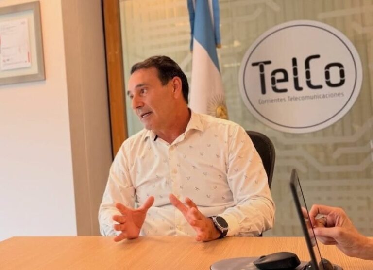 Manuel Valdés, presidente de TelCo Sapem, durante una entrevista sobre la red de fibra óptica en Corrientes