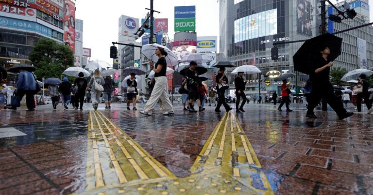 Vista del tifón Dujuan aproximándose a Japón