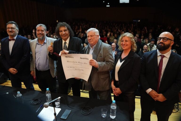 Ceremonia de entrega del Doctorado Honoris Causa a Alejandro Dolina en la UBA